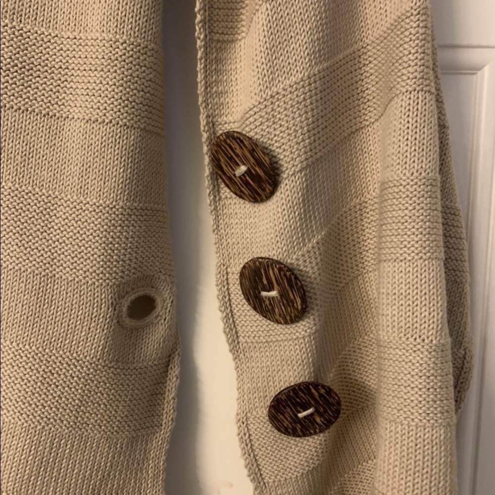 Three Button Cowl - Picture 2 of 2